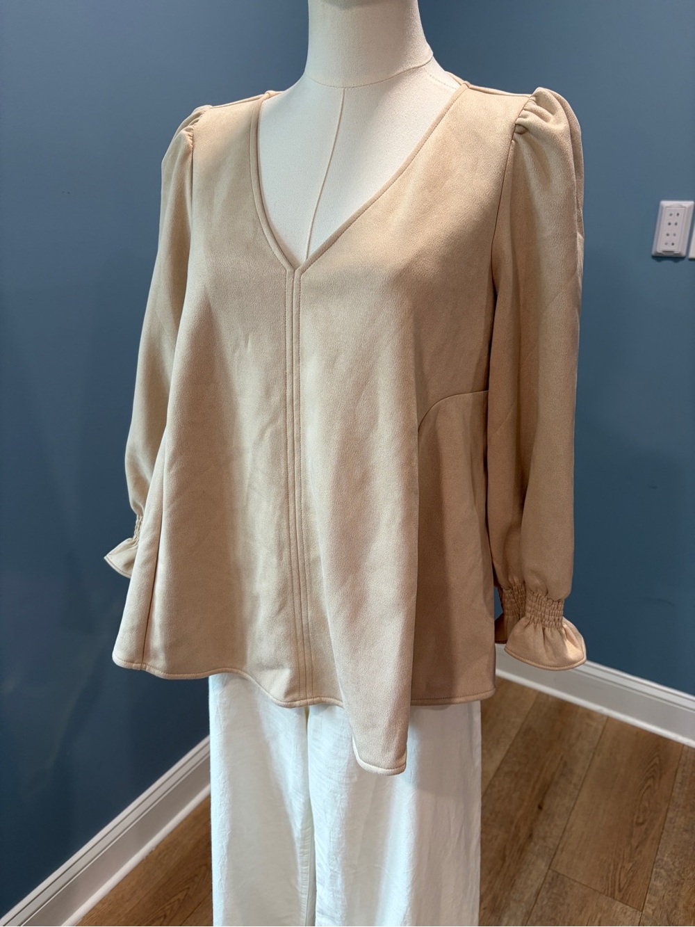 Tuckernuck Easton Faux Suede V Neck Puff Sleeve Blouse Beige Small - Picture 5 of 11